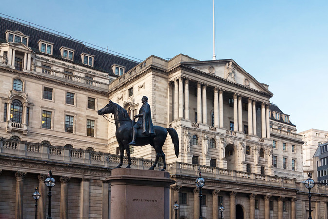 Центральный банк Англии сохранил базовую процентную ставку на уровне 0,25%.