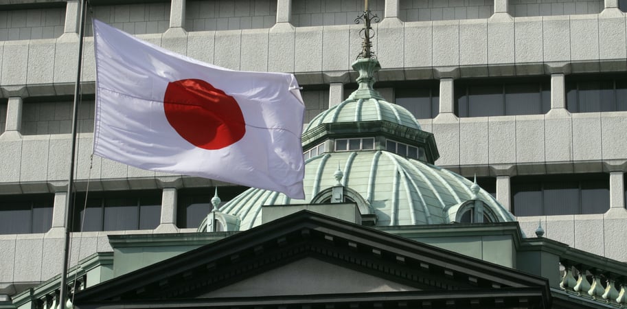 Центральный банк Японии решил принять целевой показатель для долгосрочных процентных ставок и изменил подход к программе количественного смягчения.