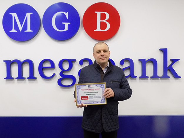 Клиент Мегабанка Владимир Зимин получил грант по программе IQ energy, взяв кредит в банке на замену окон в своем доме.