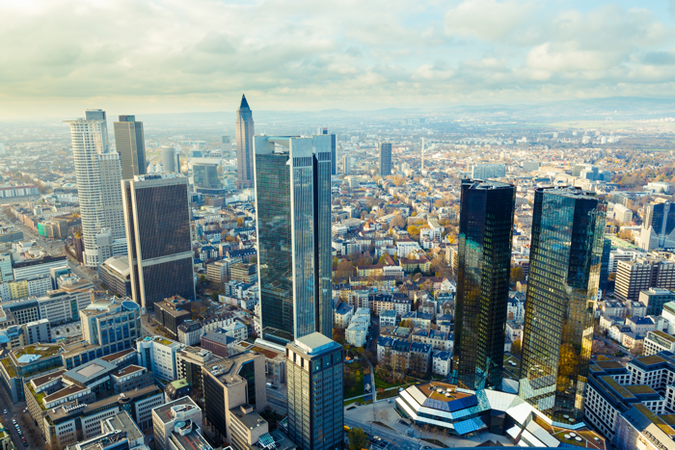 Власти Германии могут изменить трудовое законодательство, чтобы повысить привлекательность Франкфурта для банков, в случае, если они захотят перевести свои филиалы из Лондона.