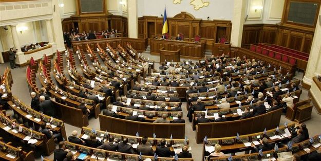 Верховная Рада приняла постановление № 5323, которое отменяет повышение окладов народных депутатов до 40 000 грн.