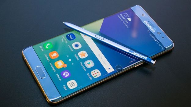 Несмотря на то, что Samsung призвала потребителей прекратить использовать свой флагманский смартфон Note 7, многие все еще используют этот телефон.