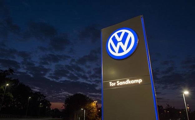 Volkswagen договорилась об урегулировании обвинений в подделке тестов на выбросы авто c 3-литровыми дизельными двигателями.