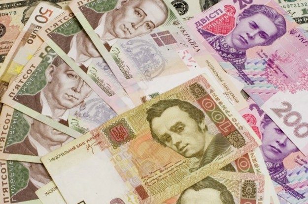 Национальный банк повысил официальный курс гривны на 11 копеек до 25,78/$.