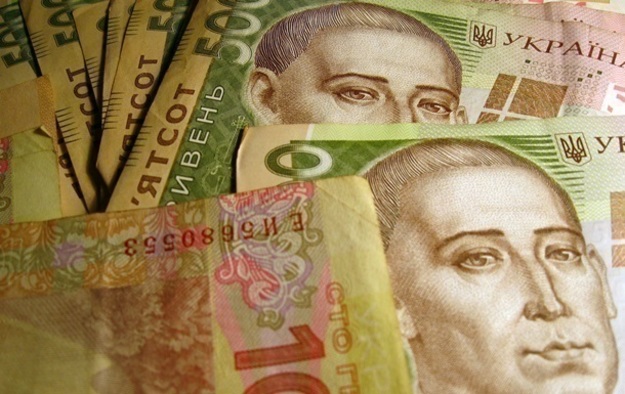 Национальный банк понизил официальный курс гривны до 25,63 грн/$.