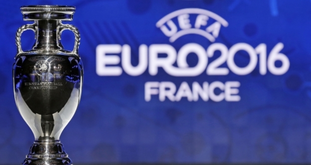 Организация чемпионата Европы по футболу в 2016 году позволило Франции заработать около 1,22 млрд евро, пишет во вторник газета «Монд» со ссылкой на результаты исследования компании Keneo и Центра по праву и экономике спорта в Лиможе, сообщает «Интерфакс»