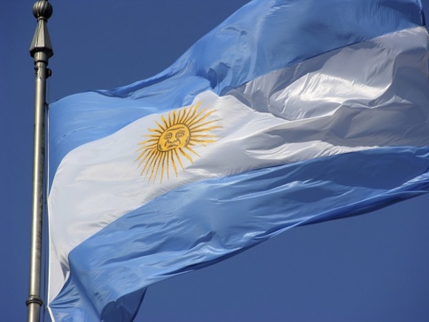 Правительство Аргентины договорилось с шестью международными банками о предоставлении займов в размере $6 млрд сроком на 18 месяцев.