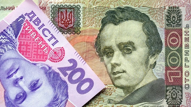 Национальный банк повысил официальный курс гривны на 2 копейки до 27,19/$.