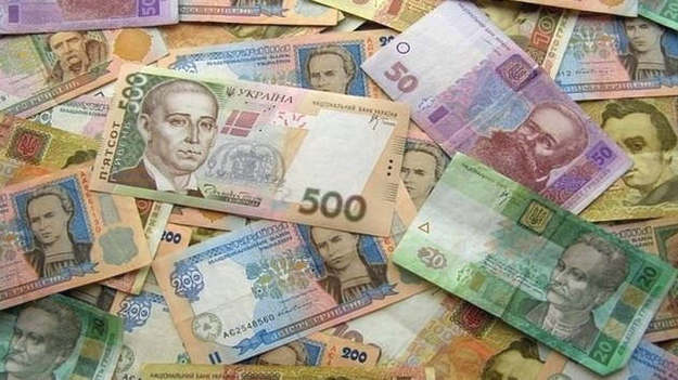 Национальный банк понизил официальный курс гривны на 18 копеек до 27,20/$.