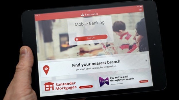 Santander стал первым банком в Великобритании, который представил услугу голосовых платежей.