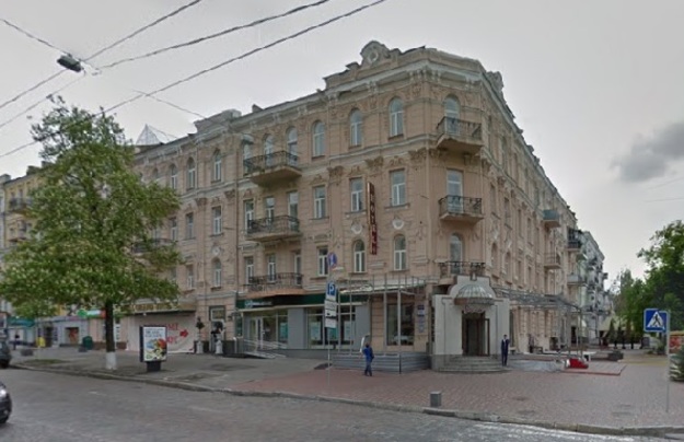 Киевскую гостиницу, которая была залогом по кредиту, переданному Еврогазбанком в обеспечение рефинансирования Нацбанка, удалось продать на аукционе за 68,5 млн грн ($2,5 млн).