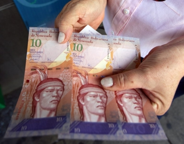 Президент Венесуэлы Николас Мадуро объявил в понедельник о введении со следующей недели в стране новой системы обмена валюты, которая позволит сделать конвертируемым венесуэльский боливар.