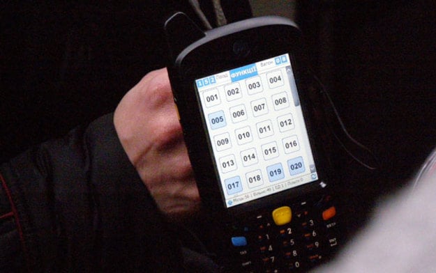 Укрзализныця оборудует все поезда мобильными терминалами контроля, чтобы пассажир мог купить билет на любой рейс по интернету и сесть в поезд без бумажного билета.