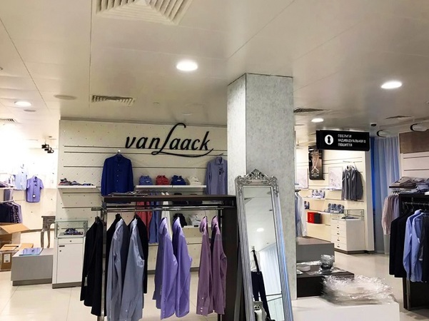 У столичных мужчин появилось новое место для шопинга: 31 марта в шопинг-спейсе DN8 открылся бутик немецкого бренда van Laack.