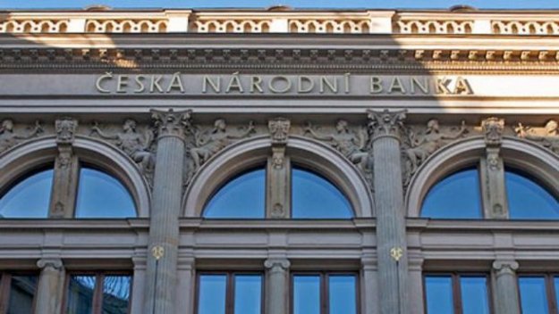 Совет Чешского национального банка на внеочередном заседании принял решение установить плавающий курс национальной валюты, отказавшись от фиксированного курса в 27 чешских крон за доллар.