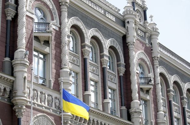 Национальный банк сообщил о регламенте работы системы электронных платежей НБУ и банковской системы Украины в связи с переносом рабочих дней в 2017 году.