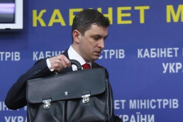 10 апреля 2017 года глава Фонда госимущества Игорь Билоус подал в отставку.