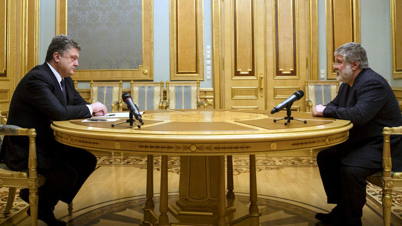В прошлую пятницу Петр Порошенко подписал сразу два закона: сначала он подтвердил отмену печатей на документах, а потом одобрил практику среднесрочного бюджетного планирования.
