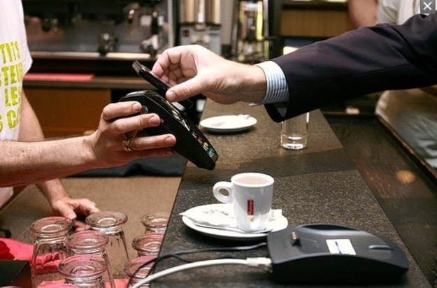 Райффайзен Банк Аваль представил мобильный кошелек Raiffeisen Pay, с помощью которого владельцы карт Visa смогут оплачивать покупки, используя смартфон, сообщает пресс-служба банка.