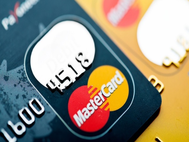 Чипованные платежные карты обеспечивают боле высокий уровень защиты платежей, чем карты с магнитной лентой и примером подписи на обратной стороне.