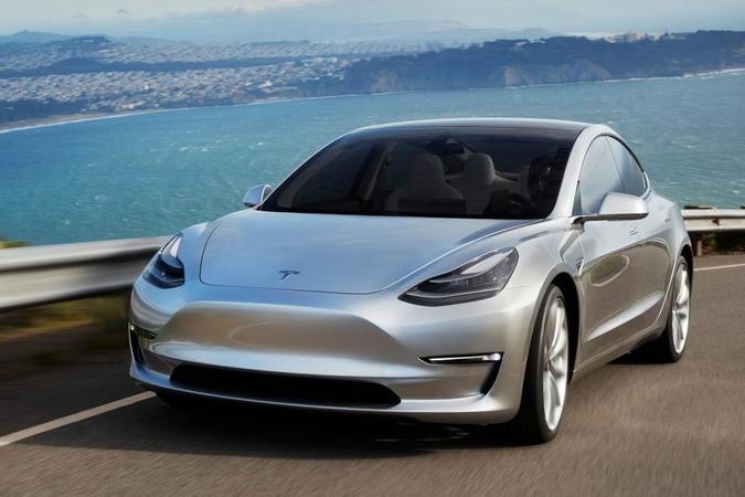 За месяц до презентации Tesla Model 3 «засветилась» в Калифорнии.