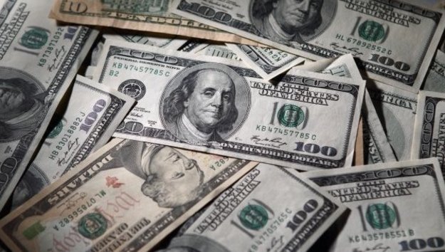 В среду ситуация на валютном рынке порадовала поклонников гривны — она продолжила теснить доллар на межбанке.