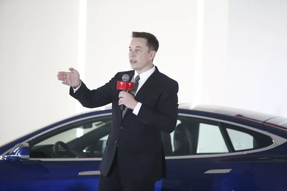 Основатель SpaceX и Tesla Motors Илон Маск показал первое изображение новой модели электрокара-кроссовера Model Y.