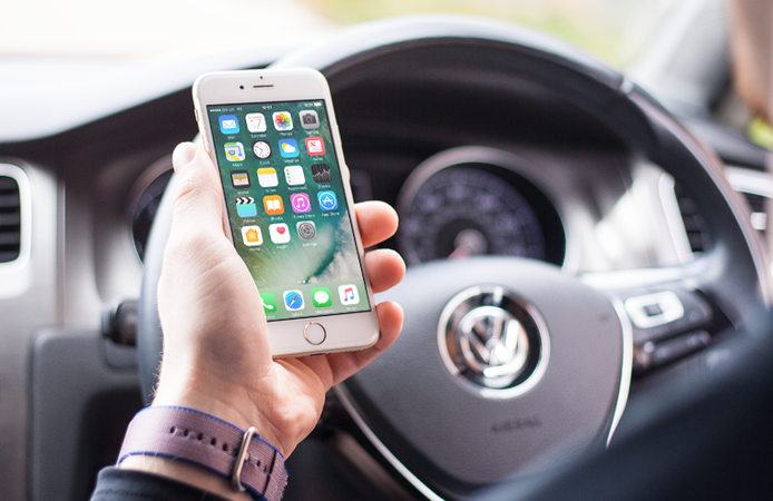 Ранее представленная iOS 11 автоматически будет блокировать iPhone при поездке на авто.