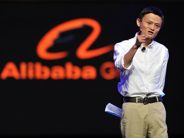 Акции китайского интернет-гиганта Alibaba Group Holding подскочили на 13% в четверг на сильном прогнозе выручки, в результате чего капитализация компании выросла на $42 млрд, а ее глава Джек Ма, самый богатый человек в Азии, увеличил свое состояние на $2,