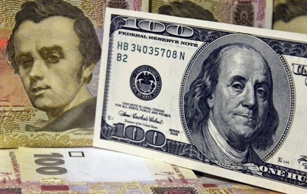 Доллар на наличном валютном рынке подешевел на 3 копейки в покупке и продаже.
