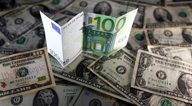 В четверг внимание дилеров банков было приковано в первую очередь к международному рынку и поведению пары евро/доллар после вчерашних решений ФРС США.