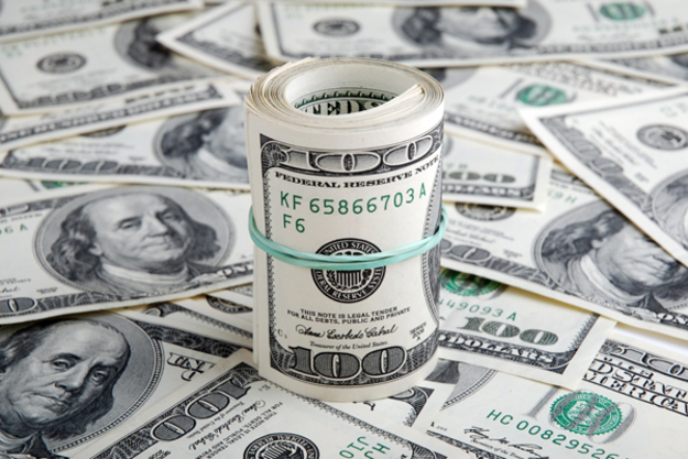 Доллар дешевеет к мировым валютам в четверг утром, инвесторы отыгрывают комментарии главы Федеральной резервной системы (ФРС) США Джанет Йеллен.