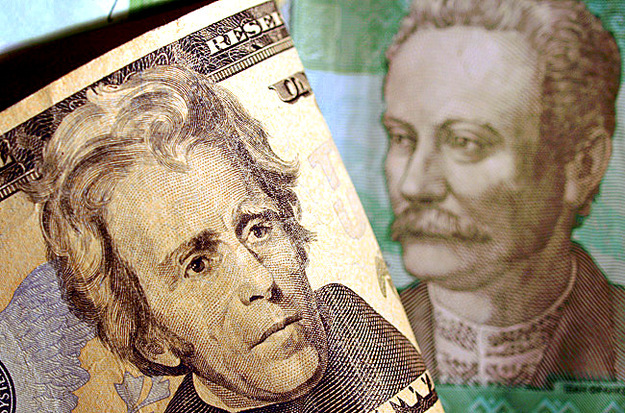 В пятницу доллар продолжил расти на межбанке, прочно закрепившись на отметке выше 26 гривен.