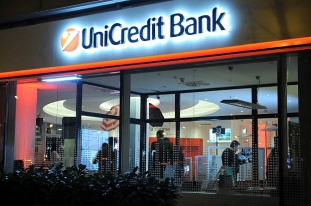 Крупнейший банк Италии UniCredit SpA закрыл сделку по продаже портфеля проблемных кредитов общим объемом 17,7 млрд евро инвесткомпаниям Pacific Investment Management Co. (PIMCO) и Fortress Investment Group LLC.