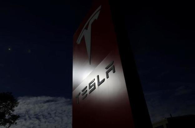 Акции компании Илона Маска Tesla Inc. упали после того, как стало известно, что в штате Миннесота электрокар Tesla попал в аварию после активации функции автопилота.