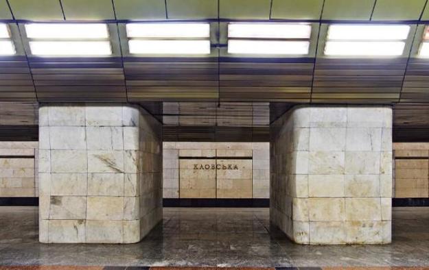 Коммунальное предприятие «Киевский метрополитен» заявляет, что станция «Кловская» будет первой станцией, которая с августа откажется от использования жетонов.