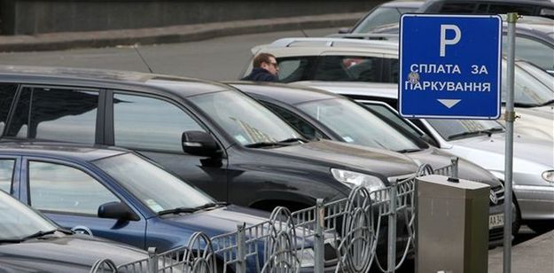 Киев с 10 августа переходит на безналичную оплату парковки.