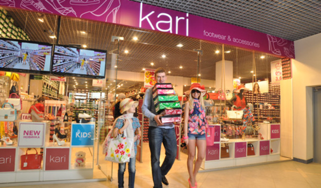 Крупная российская обувная сеть Kari намерена закрыть магазины в Украине.