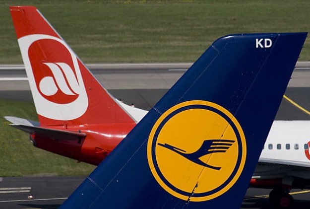 Намерение авиаперевозчика Lufthansa частично поглотить обанкротившуюся компанию Air Berlin вызвало резкую критику как у властей Германии, так и независимых органов, борющихся против нечестной конкуренции, передает Deutsche Welle.