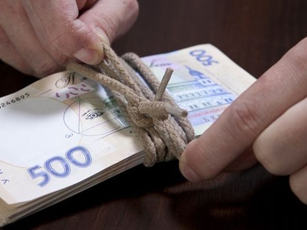 Пенсионный фонд Украины утвердил показатель средней заработной платы (дохода) в среднем на одно застрахованное лицо в сумме 7032 гривны 28 копеек.