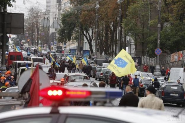 Председатель комитета Верховной Рады по вопросам налоговой и таможенной политики Нина Южанина (фракция БПП) заявила, что подписала меморандум о взаимопонимании с владельцы нерастаможенных авто, которые митинговали в центре Киева.