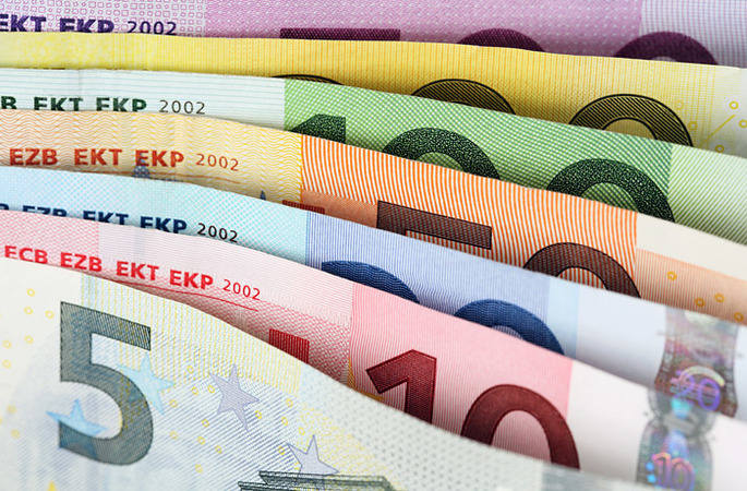Валютный рынок открылся снижением курса евро