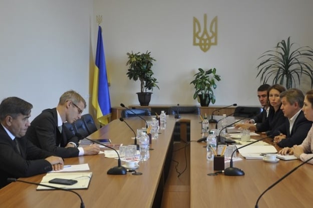 Министр финансов Александр Данилюк обсудил реформу ГФС с представителем МВФ в Украине Йоста Люнгманом.