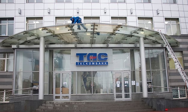 Збори акціонерів ВіЕс Банку 22 травня затвердили новий склад правління ТАСкомбанку після поглинання ВіЕс Банку.