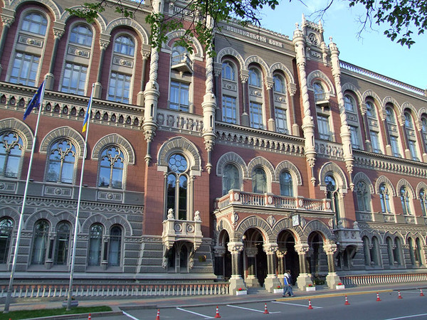 Национальный банк получит 170 млн грн от продажи переданного в ипотеку НБУ Херсонского нефтеперевалочного комплекса, который был продан на аукционе за 200 млн грн.