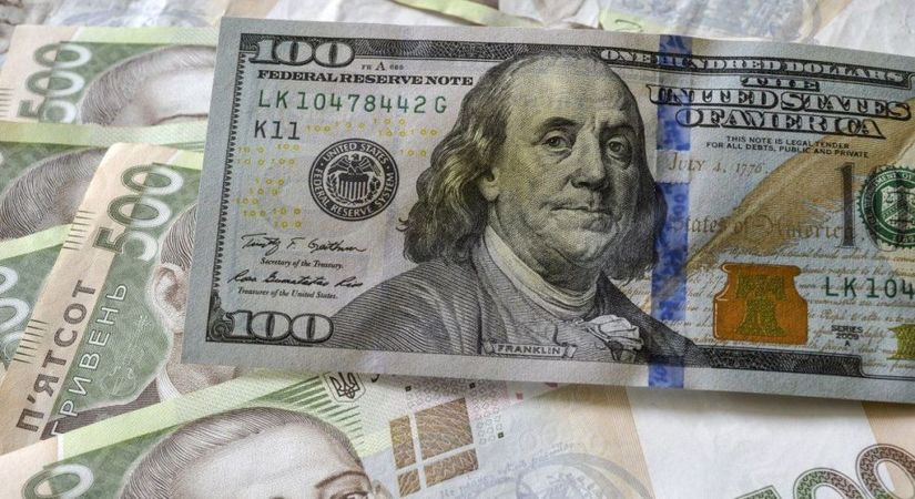 К закрытию межбанка американский доллар в покупке и в продаже прибавил 2 копейки, а евро - 1 копейку.