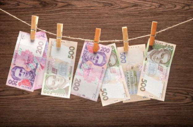 Національний банк заявив про наміри вжити додаткових заходів для боротьби з поширенням коронавірусу, зокрема знезаражувати гривневі банкноти.