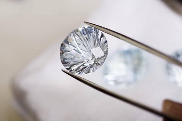 Продажі діамантів по всьому світу почали швидко відновлюватися після декількох років стагнації, і зараз цей сектор знову переживає бум.
