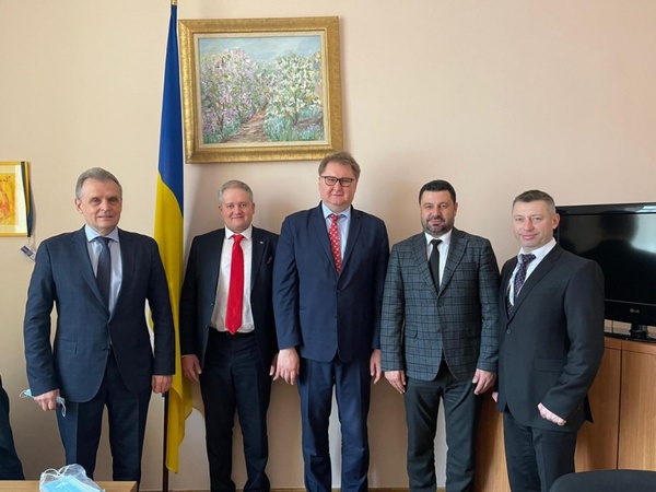 4−5 февраля 2021 акционер CreditWest Bank господин Хюсейн Алтинбаш, а также независимый член наблюдательного совета CreditWest Bank господин Корай Аккуш посетили Украину.