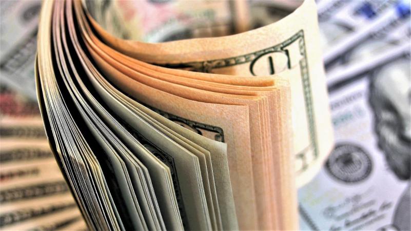 НБУ продав на міжбанку $521 мільйон із резервів — Мінфін
